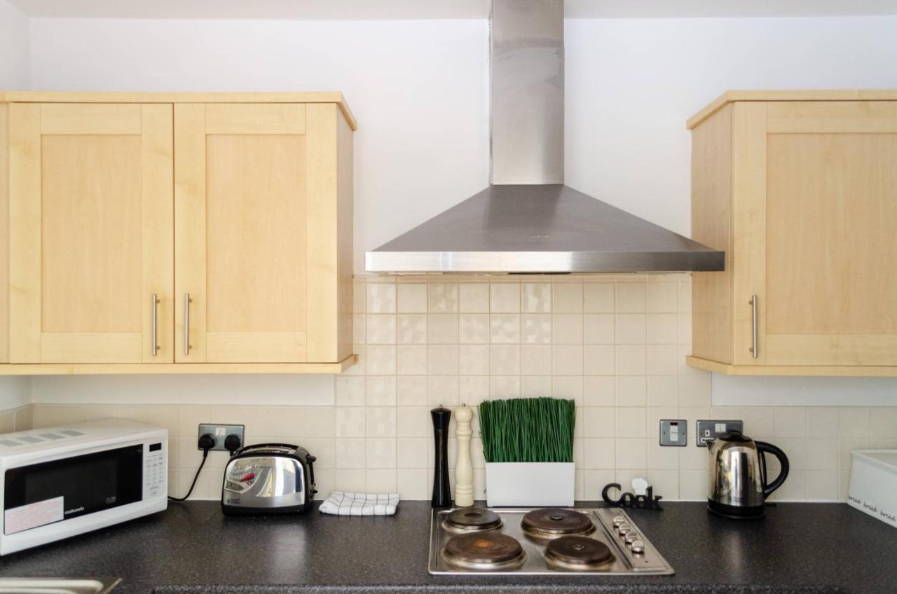 Serviced Apartment In Liverpool City Centre - Free Parking - Balcony - By Happy Days エクステリア 写真