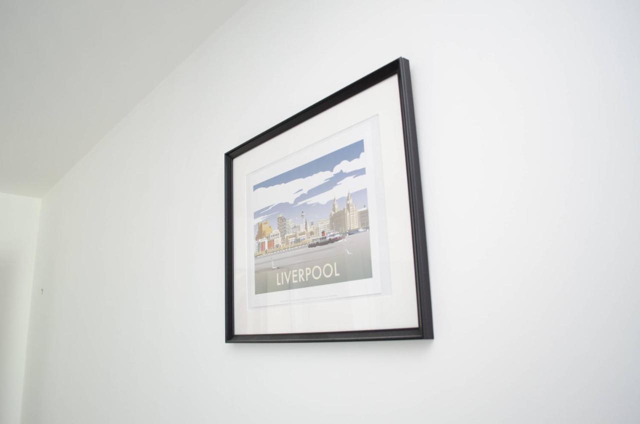 Serviced Apartment In Liverpool City Centre - Free Parking - Balcony - By Happy Days エクステリア 写真