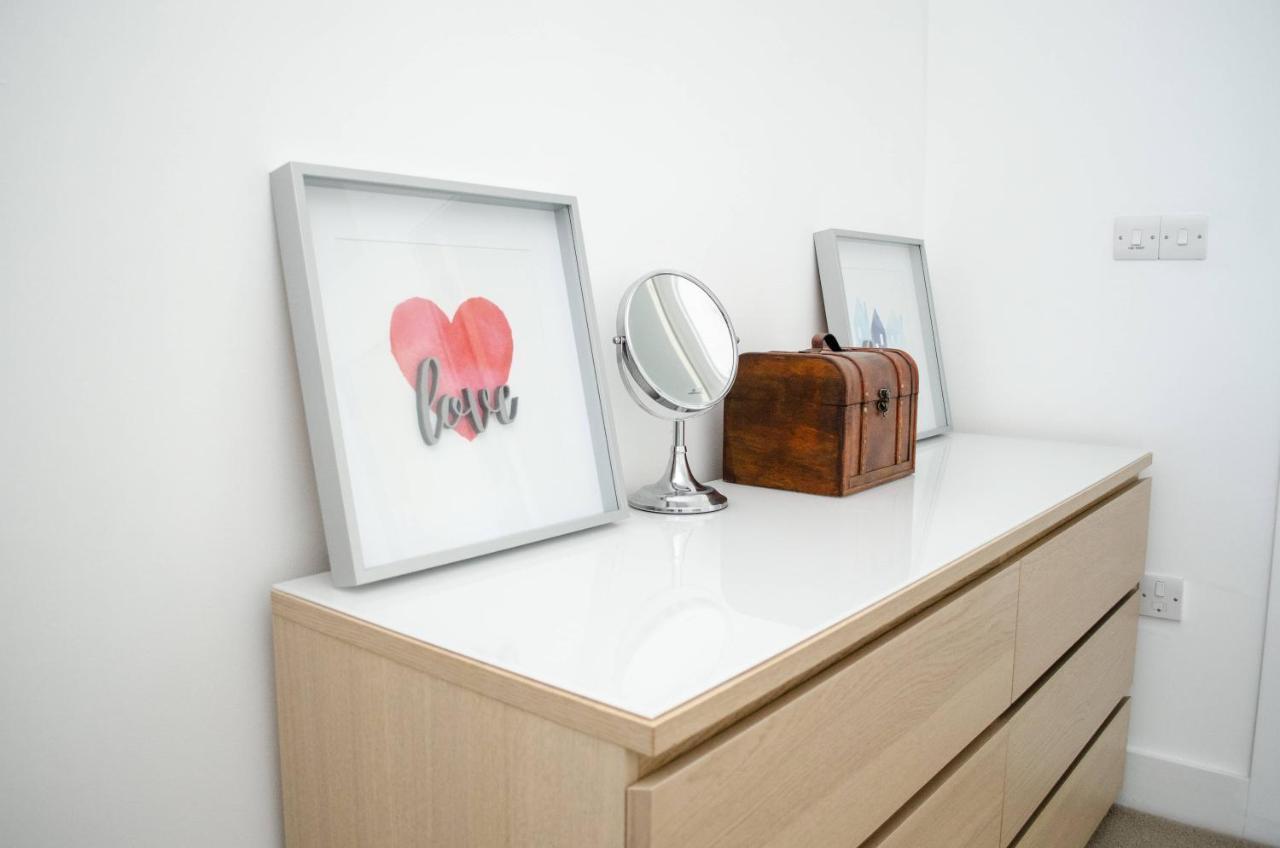 Serviced Apartment In Liverpool City Centre - Free Parking - Balcony - By Happy Days エクステリア 写真