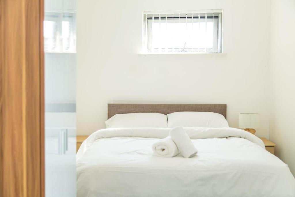 Serviced Apartment In Liverpool City Centre - Free Parking - Balcony - By Happy Days エクステリア 写真