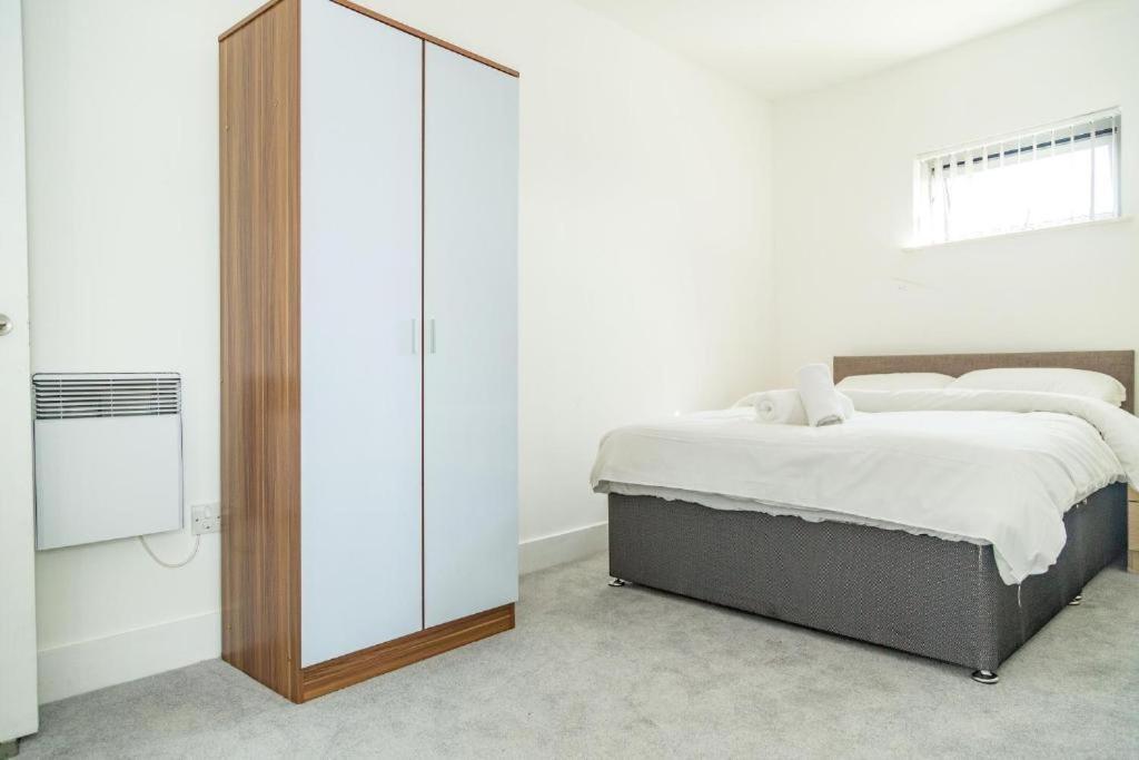 Serviced Apartment In Liverpool City Centre - Free Parking - Balcony - By Happy Days エクステリア 写真