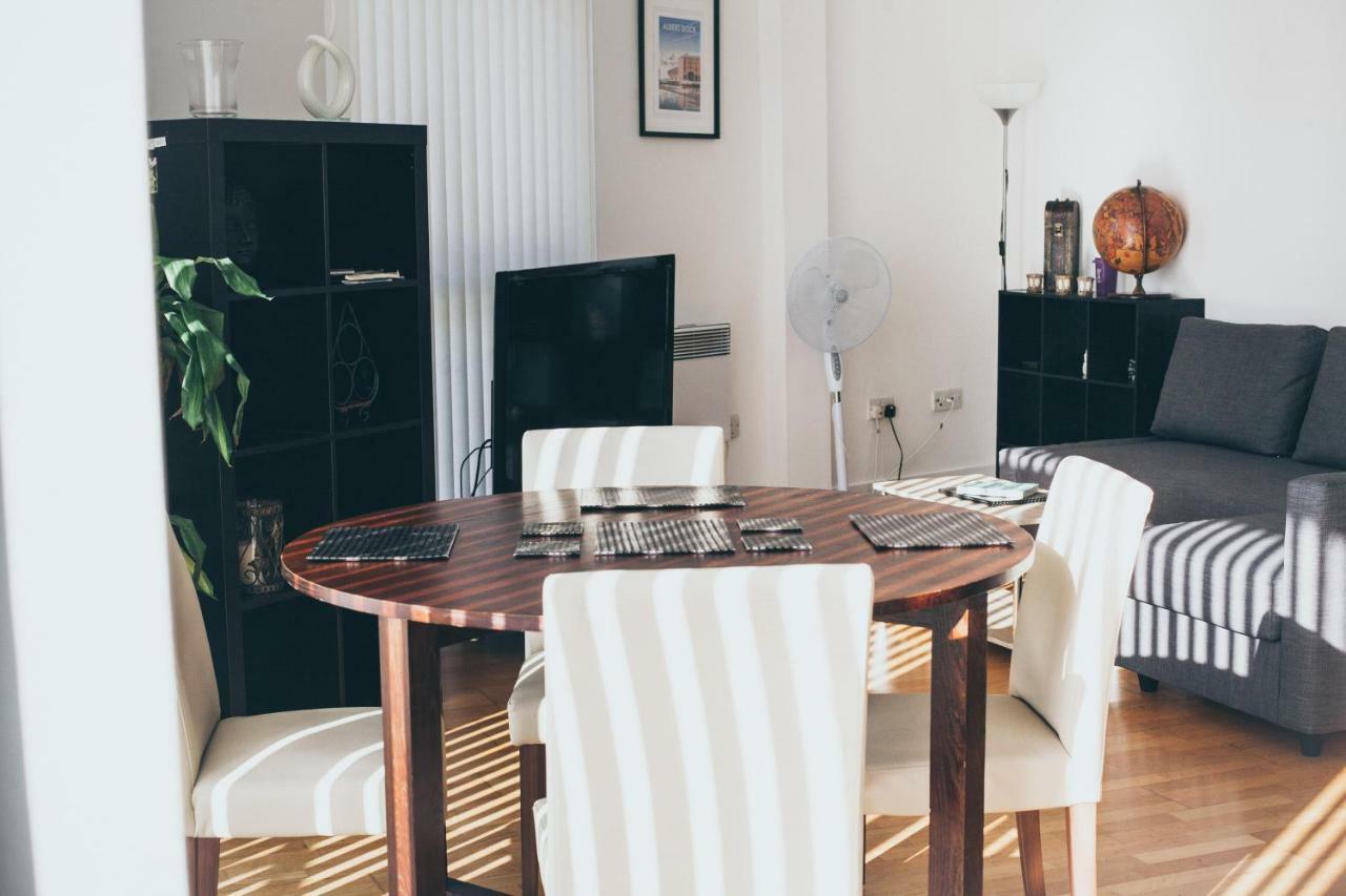 Serviced Apartment In Liverpool City Centre - Free Parking - Balcony - By Happy Days エクステリア 写真