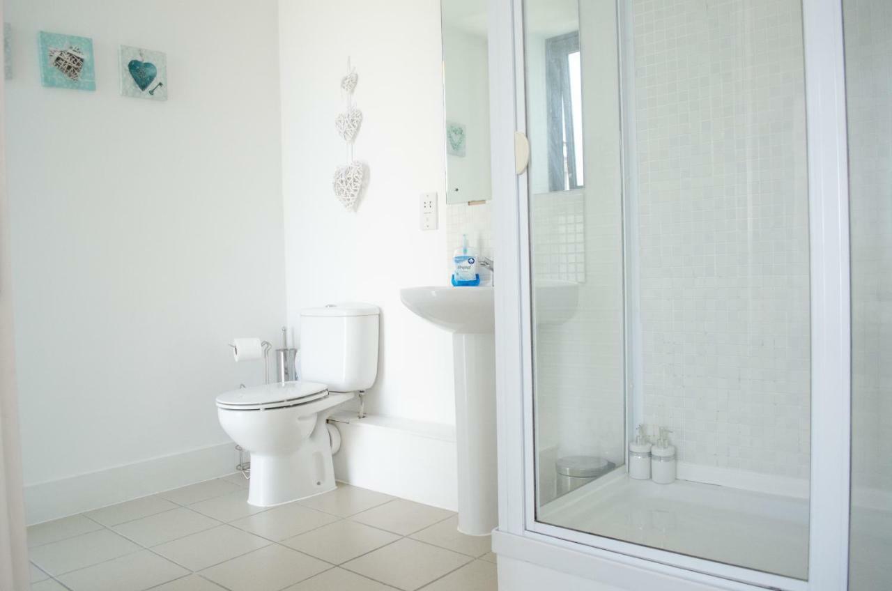 Serviced Apartment In Liverpool City Centre - Free Parking - Balcony - By Happy Days エクステリア 写真