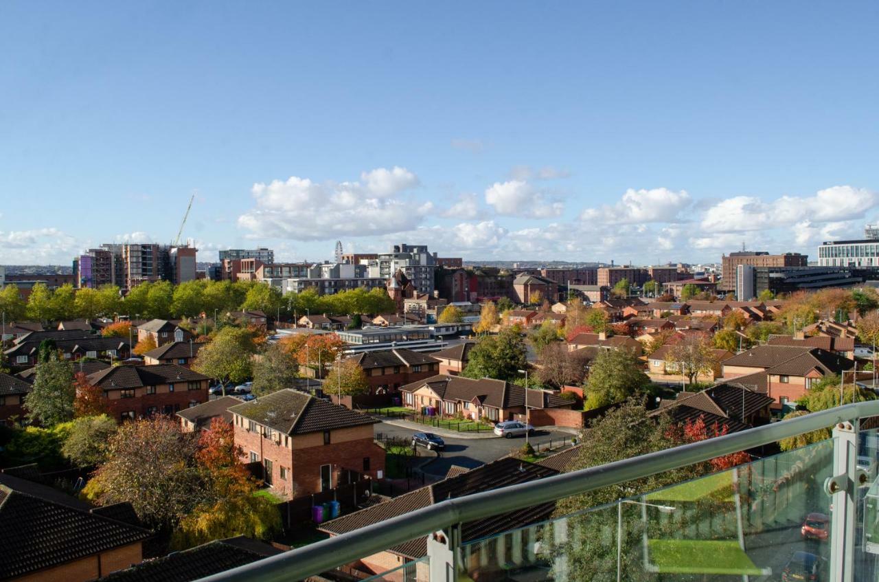 Serviced Apartment In Liverpool City Centre - Free Parking - Balcony - By Happy Days エクステリア 写真