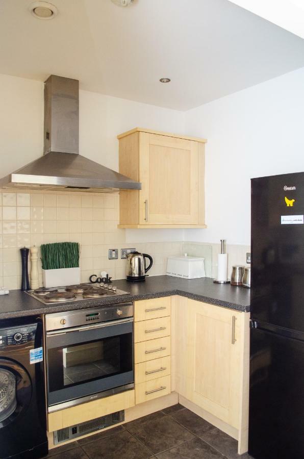 Serviced Apartment In Liverpool City Centre - Free Parking - Balcony - By Happy Days エクステリア 写真