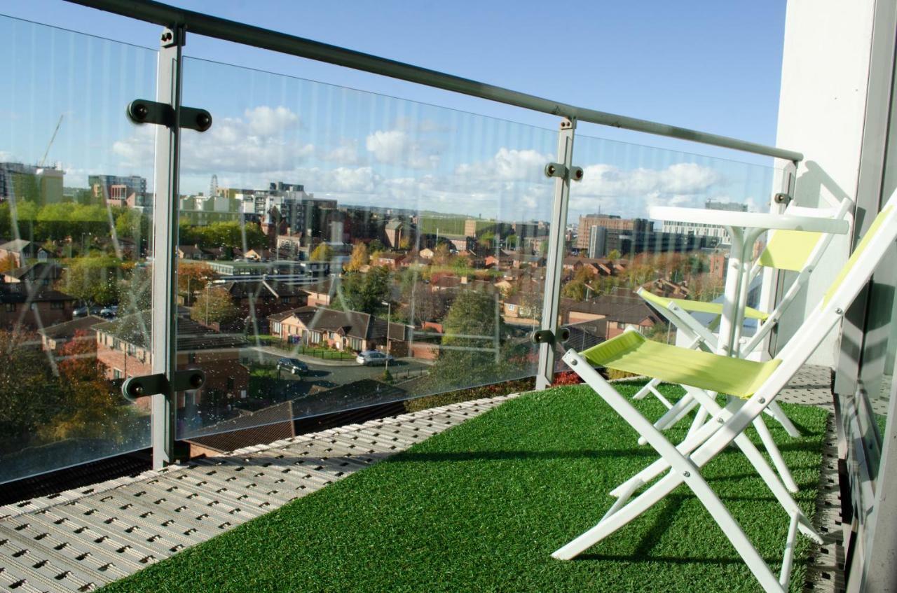 Serviced Apartment In Liverpool City Centre - Free Parking - Balcony - By Happy Days エクステリア 写真